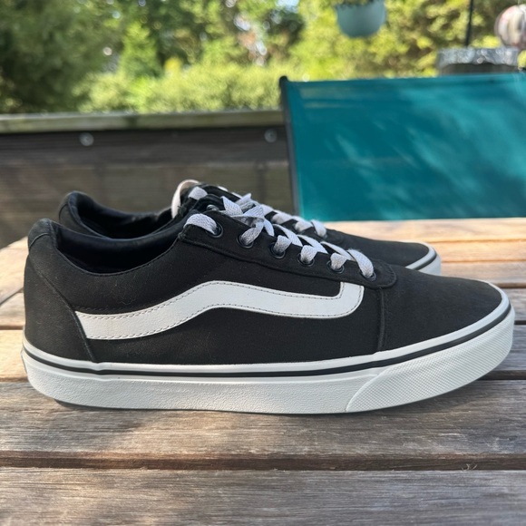 Van’s low top old skool sneakers tennis skate shoes Black white 9.5 - Picture 9 of 11